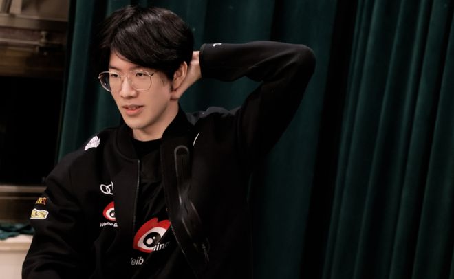 舞台上将拥 舞台上将拥